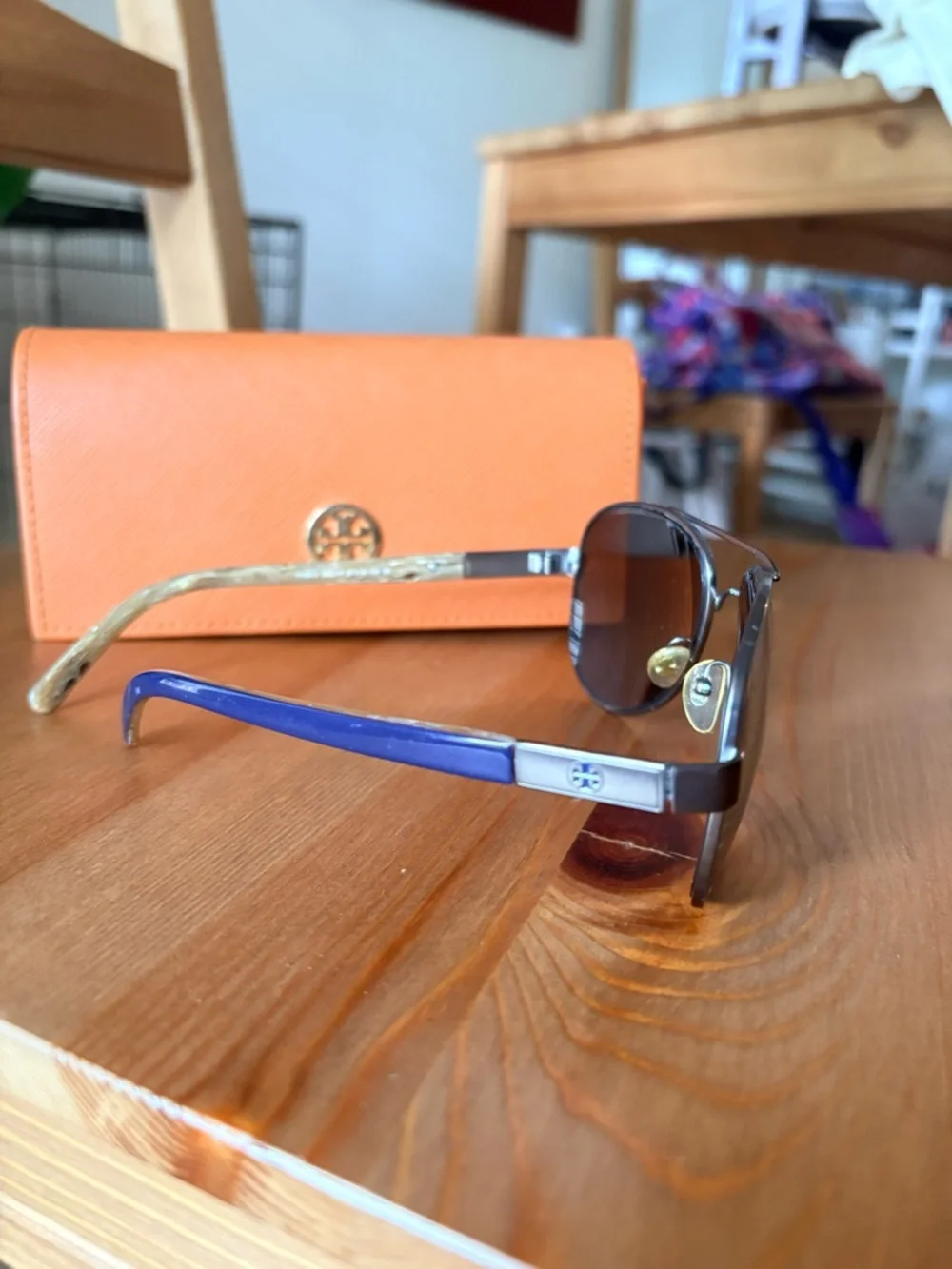 Tory Burch pilot aviator sunglasses. Gunmetal frame w blue/cream. Brown-Lensed - Picture 2 of 12